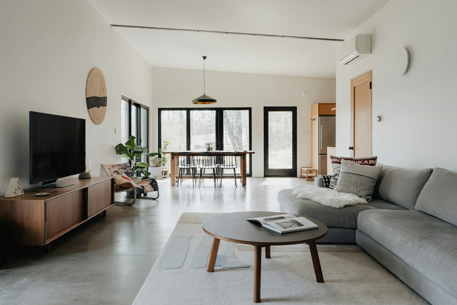 Pyntekvister: Elegant Decorative Branches to Enhance Any Interior Space