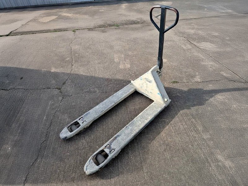 Maximizing Efficiency: A Complete Guide to Order Picker Maintenance